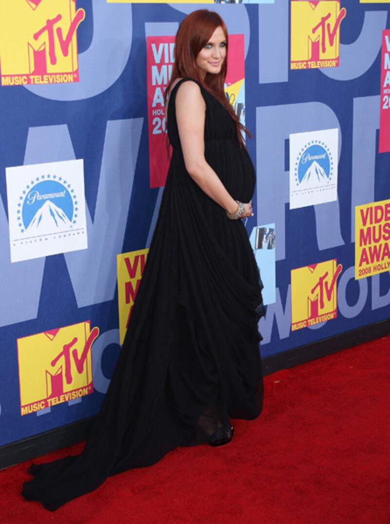galleries/2011/08/16/celebrity-moms-pregnant-before-25-photos/ashlee-simpson-mom_gomv0d