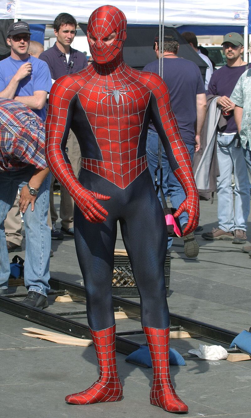 galleries/2013/06/17/henry-cavill-s-man-of-steel-george-clooney-more-superheroic-schlongs/130617-superhero-bulge-spider-man-tobey-maguire_ememnw