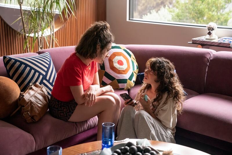 Rachel Sennott, Odessa A’zion in I Love LA.