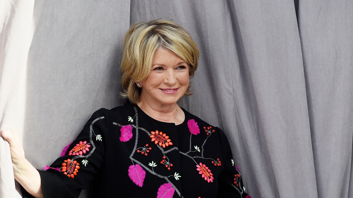 cheats/2015/06/19/martha-stewart-close-to-selling-empire/150619-martha-stewart-cheat_aajtnt