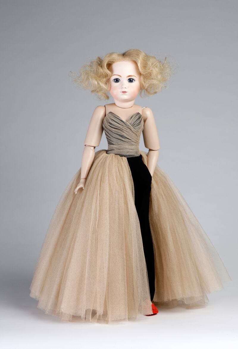 galleries/2013/06/10/viktor-rolf-doll-exhibition-opens-at-royal-ontario-museum-photos/130607-raquel_db2zlk