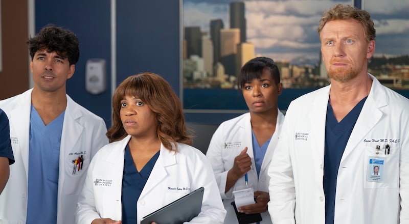 GREY'S ANATOMY - "Heavy on Me" - Bailey and Owen join forces to save a tumor patient, while Richard faces an internal battle. Meanwhile, Jules struggles with her feelings for Winston. THURSDAY, JAN. 15 (10:00-11:00 p.m. EST) on ABC. (Disney/Anne Marie Fox)