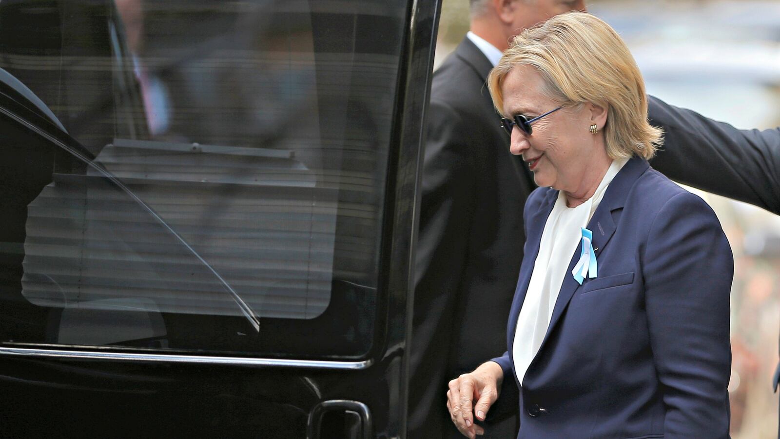 cheats/2016/09/12/pneumonia-spreading-through-hillary-campaign/160912-hillary-health-cheat_meysew