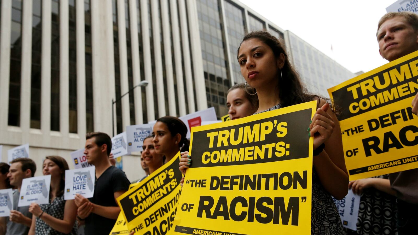 cheats/2016/07/13/rnc-protesters-allowed-to-carry-guns/160629-trump-protests-cheat_oowpri