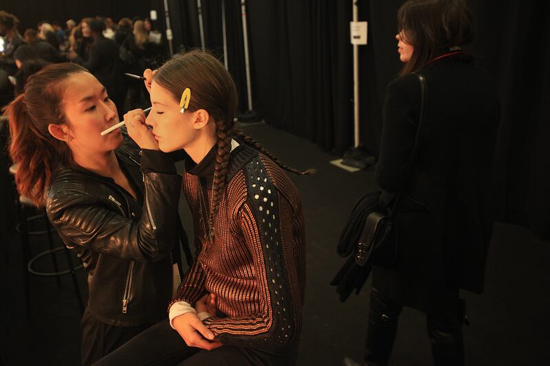 galleries/2014/02/12/backstage-at-marc-by-marc-jacobs-new-york-fashion-week-2014-photos/marcjacobs-9_isi0me