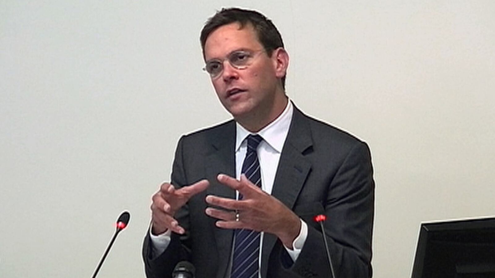 articles/2012/04/24/james-murdoch-grilled-by-leveson-inquiry-s-lead-counsel-robert-jay/giglio-murdoch-leveson_jlqcw4