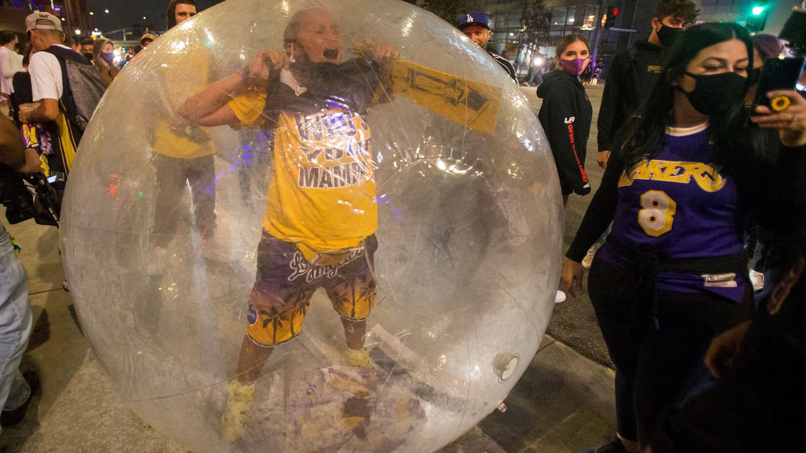 2020-10-12T000000Z_2064933869_RC2TGJ9VQ037_RTRMADP_3_BASKETBALL-NBA-MIA-LAL_r6jc9g