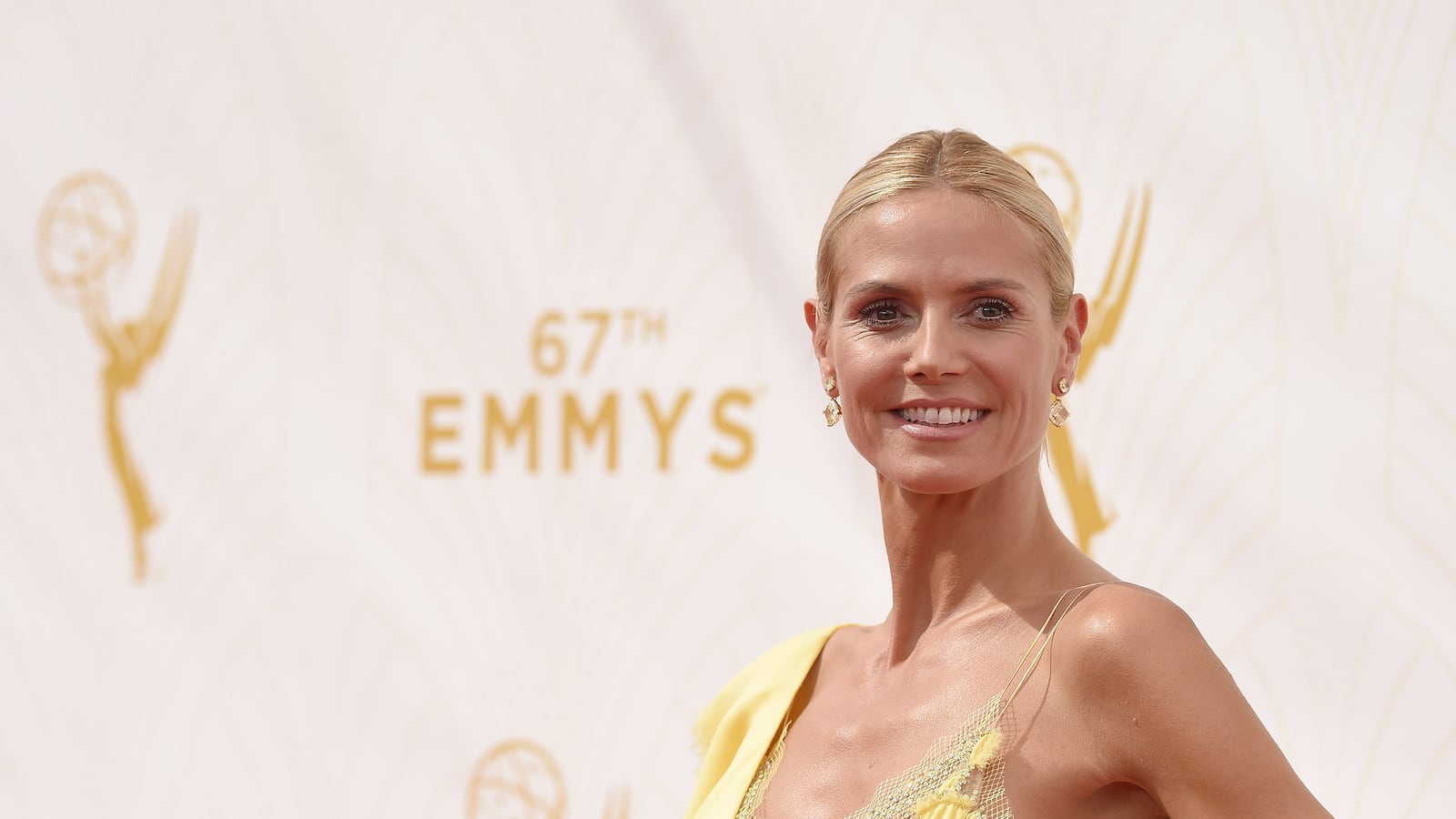 galleries/2015/12/28/who-won-the-red-carpet-in-2015/151228-teeman-emmy-fashion-klum_bqaplg