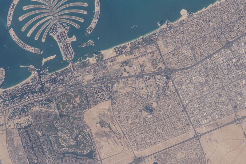 galleries/2015/10/13/scott-kelly-tweets-astonishing-pics-from-space/160226-scott-kelly3_cyz9v4