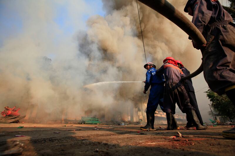 galleries/2013/03/22/uproar-in-burma-see-the-shocking-photos/myanmar-riots-2_urh59u