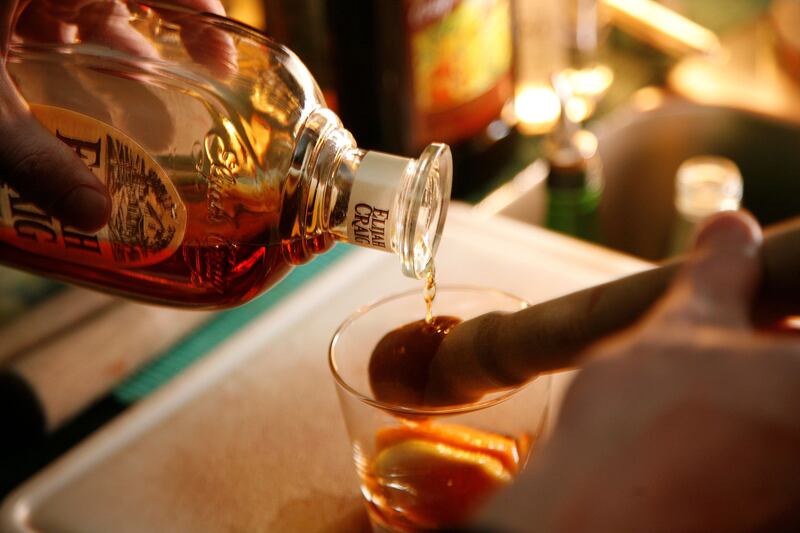 articles/2014/03/29/hillbilly-heaven-the-history-of-small-batch-bourbon/140328-excerpt-bourbon-tease_p9j5gn