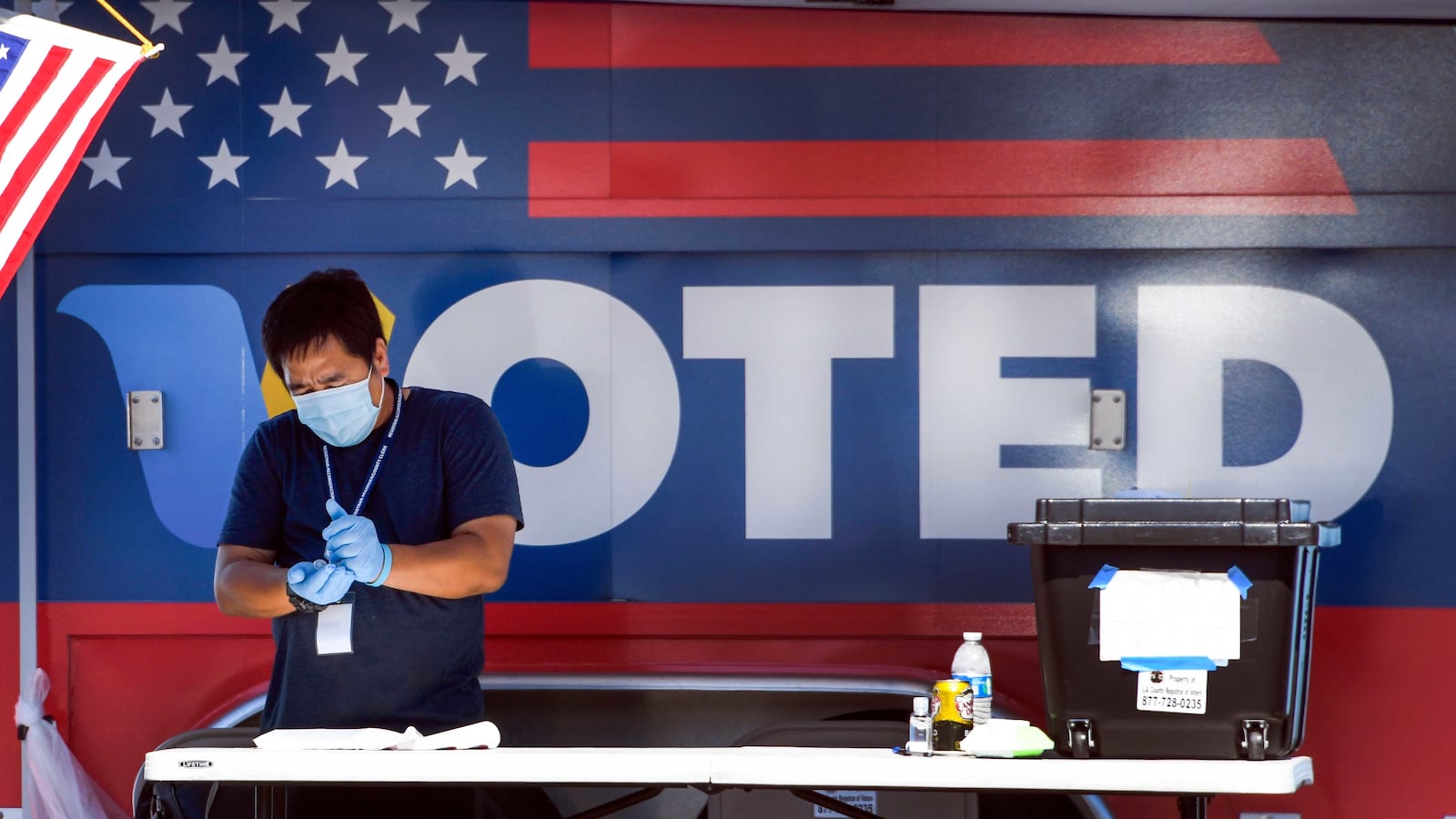 2020-05-11T234901Z_1706256276_MT1USATODAY14299763_RTRMADP_3_MAY-11-2020-SANTA-CLARITA-CA-USA-A-POLL-WORKER-WASHES_p7yisa
