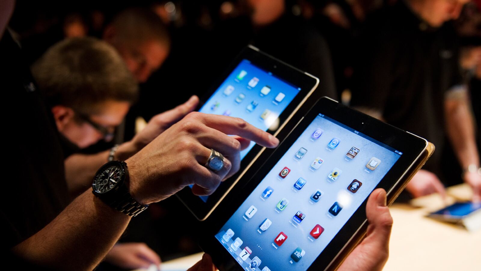 cheats/2012/07/04/report-smaller-cheaper-ipad-coming/ipad-sales-cheat_c0zlss