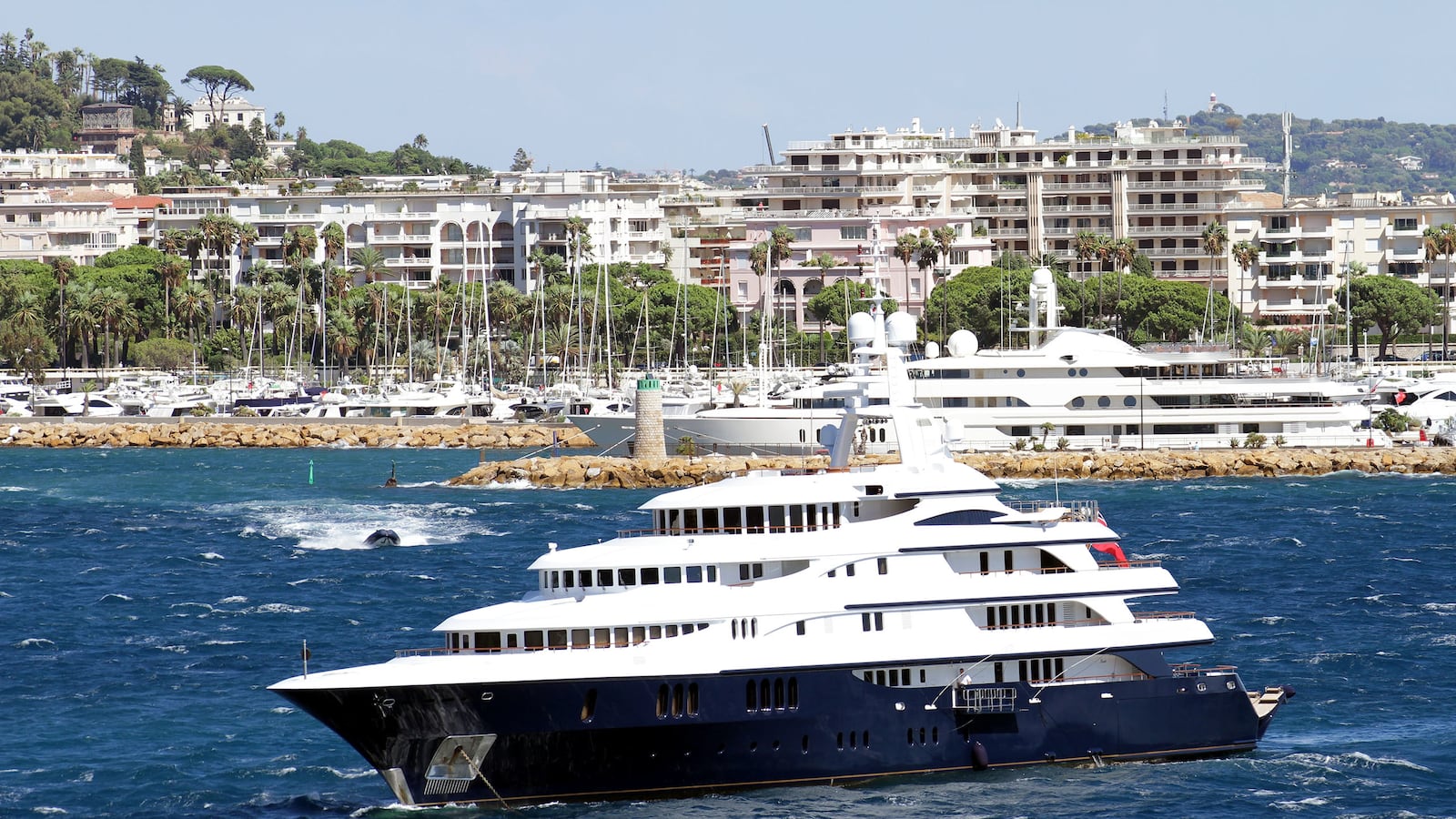 articles/2014/09/15/no-movie-stars-no-red-carpet-but-off-season-cannes-is-still-magic/140913-foreman-cannes-tease_nxyzln