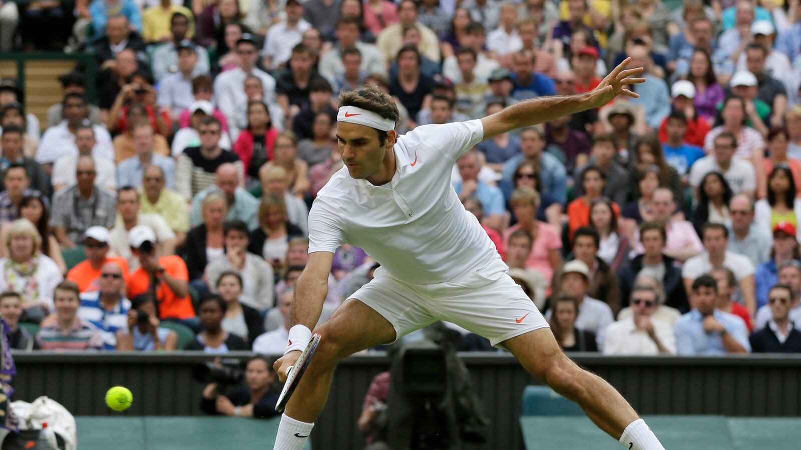 cheats/2013/06/26/federer-loses-in-second-round-at-wimbledon/130626-federer-wimbledon-cheat_k5bz0a