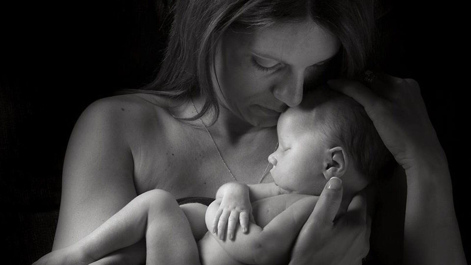 articles/2015/10/12/these-photos-healed-parents-of-stillborns/151011-allen-stillborn-babies-tease_xkx6th