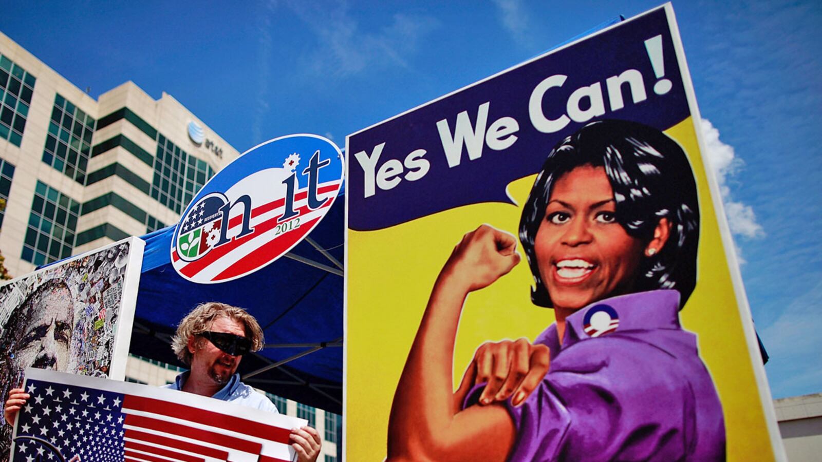 articles/2012/09/04/michelle-obama-s-democratic-convention-speech-what-she-needs-to-do/mobama-brings-it-dnc-cottle_b9alrt