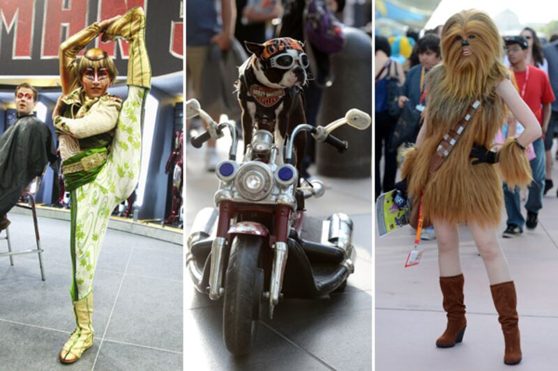 galleries/2012/07/16/the-craziest-costumes-from-comic-con-2012-photos/comic-con-costumes-teaser_eqh1ye