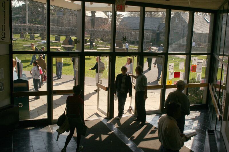galleries/2014/11/06/25-colleges-with-the-worst-return-on-investment-photos/141028-worst-roi-schools-6-sarah-lawrence_pwh7iv
