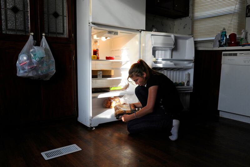 articles/2013/11/28/the-gop-s-hunger-games-more-food-stamp-cuts-for-the-holidays/131127-clift-snap2-tease_g7ssey