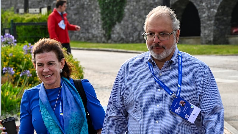 Kristin Forbes (left), MIT-Sloan School of Management, and Anil Kashyap (right), University of Chicago, arrive to chair the morning session on the last day of the 2023 European Central Bank Forum.