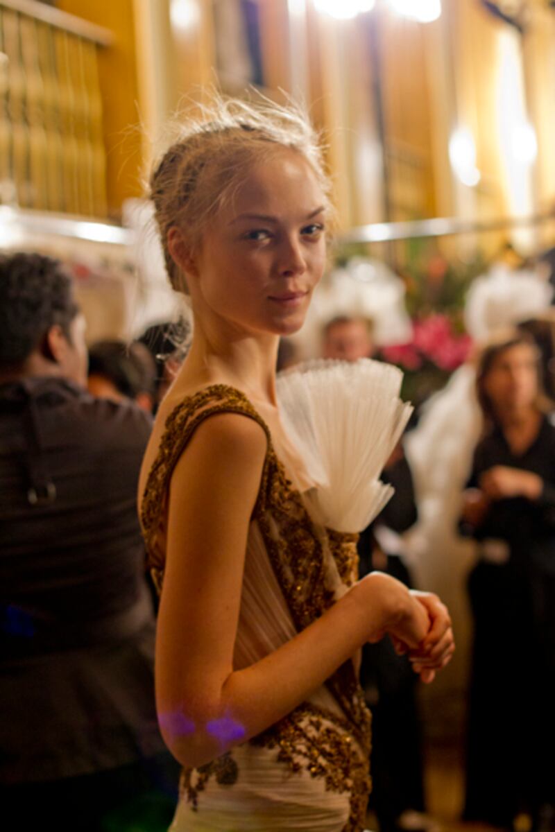 galleries/2012/02/15/new-york-fashion-week-fall-2012-backstage-at-marchesa-photos/marchesa-nyfw-tachman-198_pok9ka
