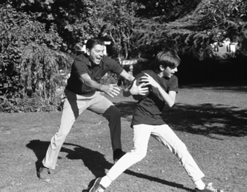 articles/2011/01/25/ronald-reagans-son-defends-alzheimers-claims/clift-reagan_155507_mpeg3i