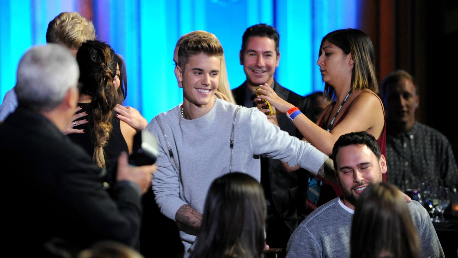 cheats/2014/08/21/bieber-accused-of-bribing-border-patrol/140821-bieber-border-cheat_msaml7