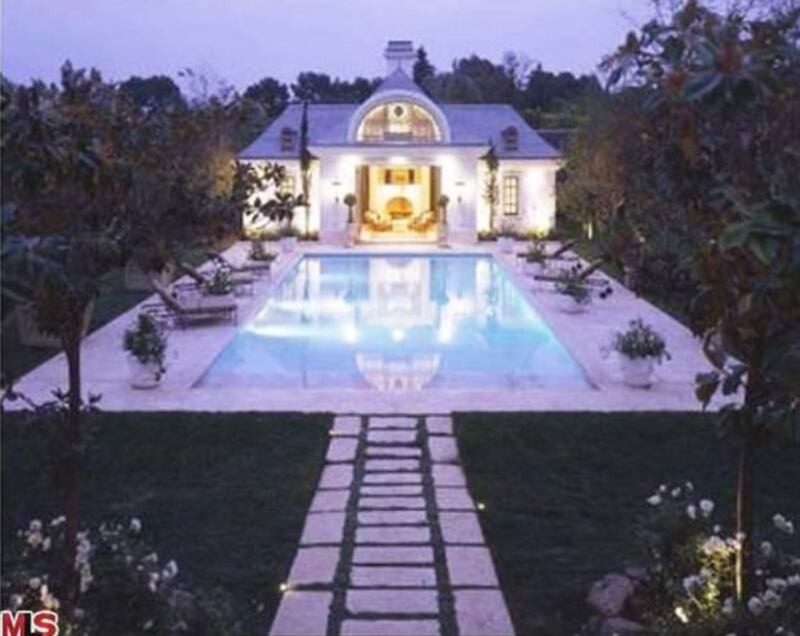 galleries/2010/08/04/the-house-where-michael-jackson-died/where-jacko-died---3_exxipe