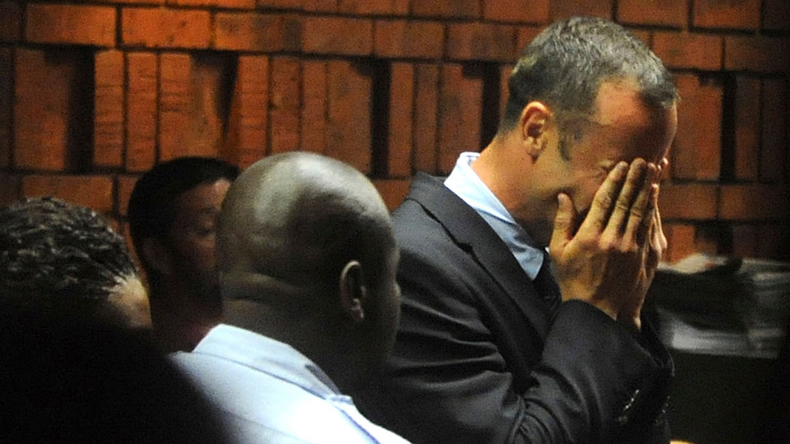 cheats/2013/02/15/pistorius-breaks-down-in-court/130215-pistorius-court-breakdown-cheat_sbaatf