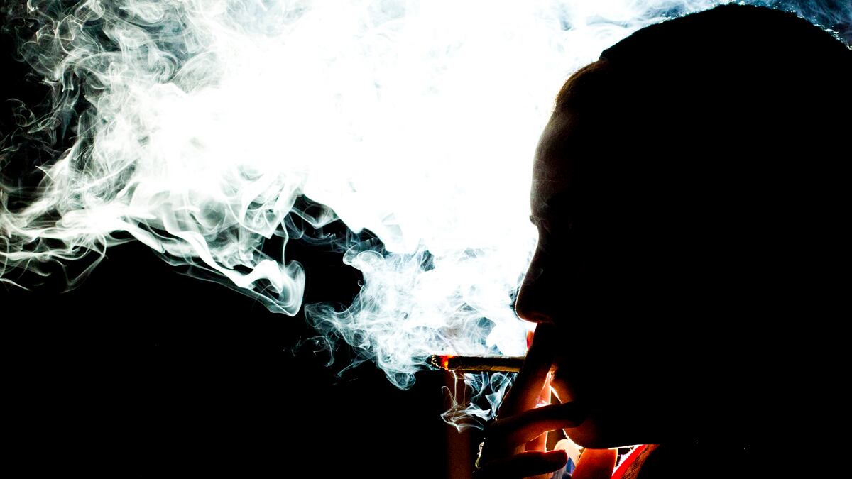 articles/2012/01/13/is-pot-good-for-lungs-new-marijuana-study-adds-to-health-effects-debate/smoking-pot-rufus_tmsvyo