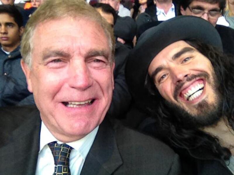 galleries/2012/05/13/russell-brand-jason-mraz-more-celebrity-twitter-pictures-photos/gal-klassen-twitpic-brand-2_uprbmf