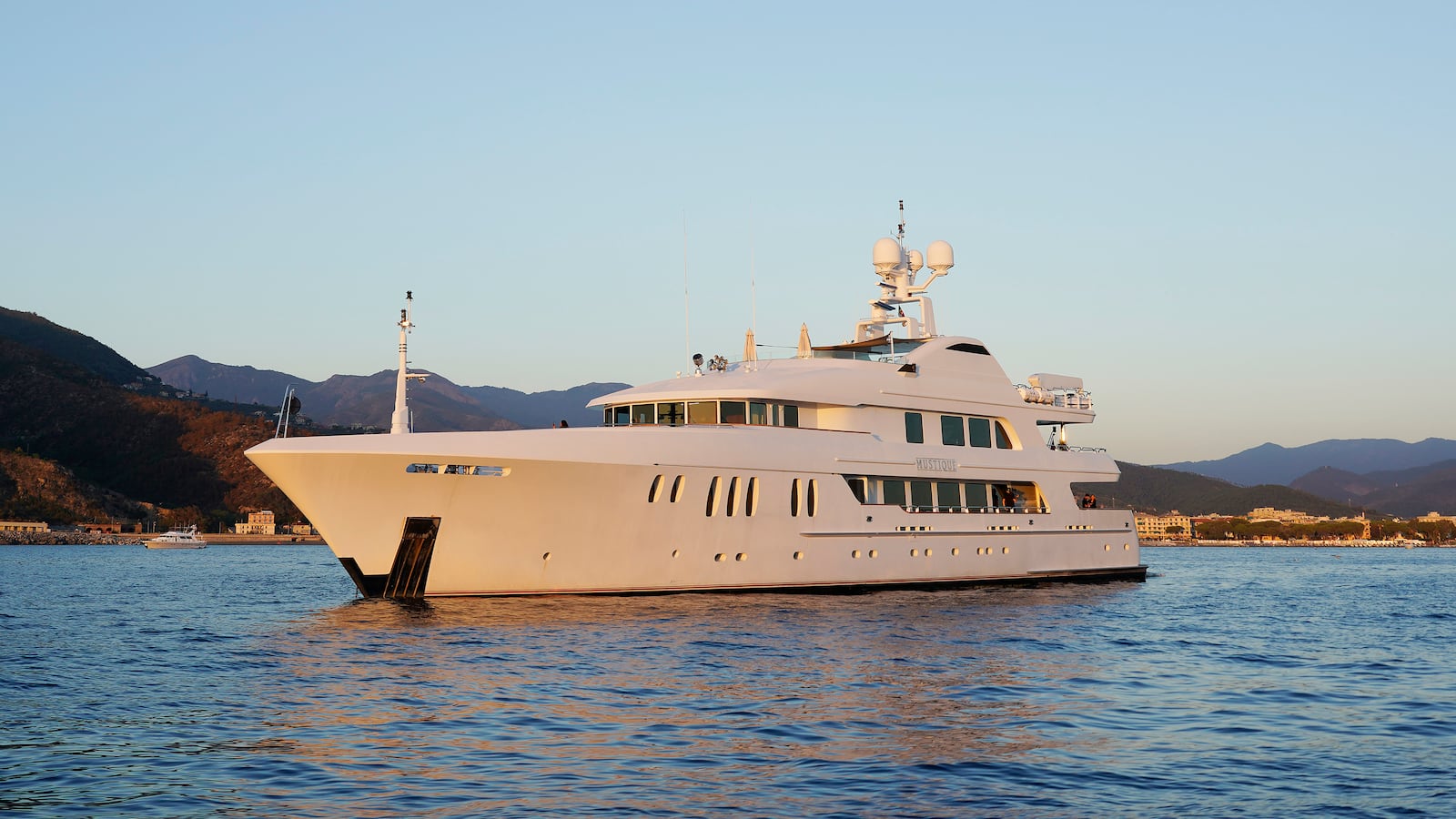 BELOW DECK MEDITERRANEAN