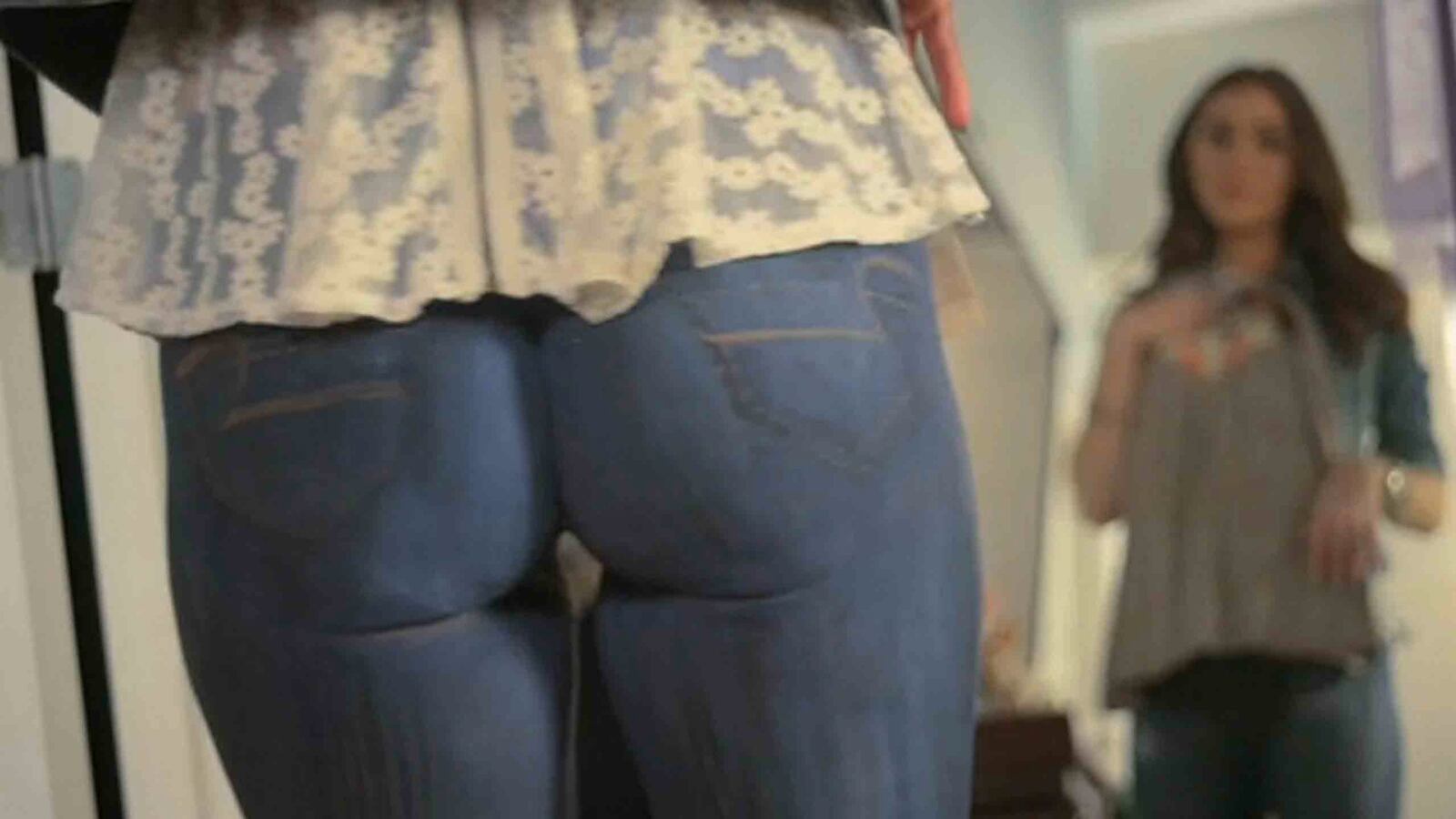 articles/2014/05/21/levi-s-ceo-chip-bergh-hasn-t-washed-his-jeans-in-a-year-and-that-s-perfectly-fine/130322-ae-skinny-spray-paint-jeans_tzwpc4