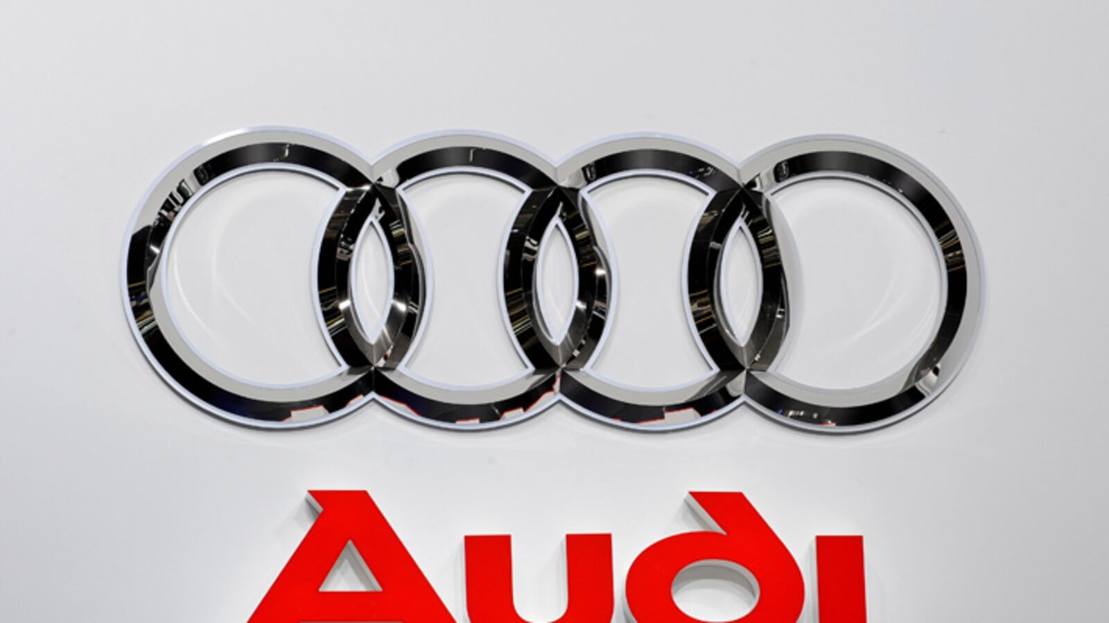 cheats/2015/11/24/audi-to-spend-millions-updating-engines/151124-audi-cheat_xwtlhu