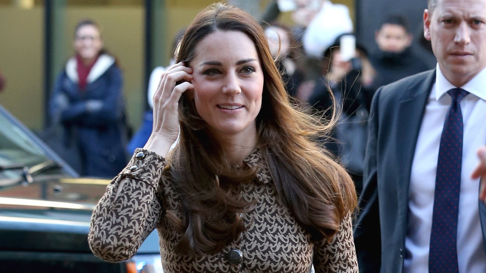 articles/2013/11/19/kate-connects-with-orla-kiely-coat/kate-connect-tease_xw0jzg