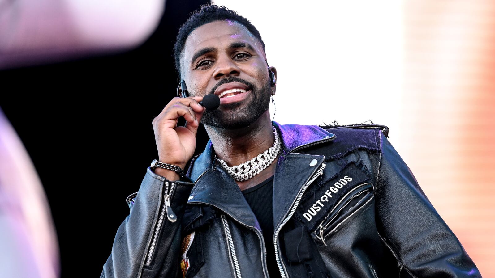 Jason Derulo sings into a microphone at Lollapaloza Festival Berlin