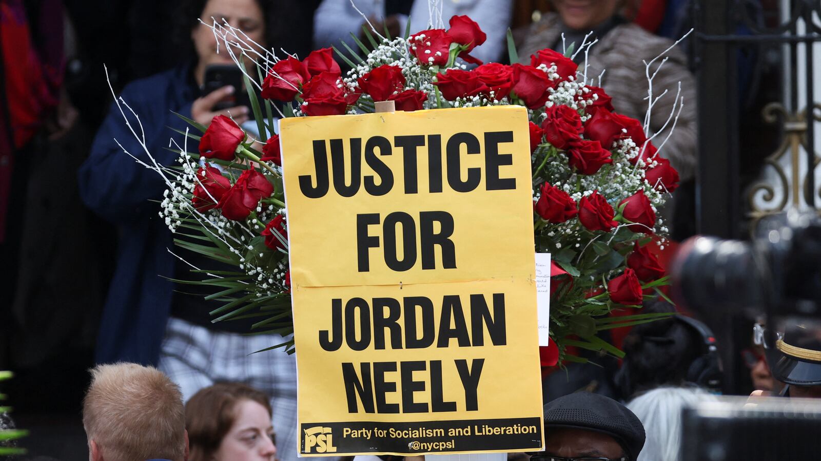 2023-05-19T164733Z_1639198053_RC2S11AOZF3V_RTRMADP_3_USA-CRIME-NEW-YORK_pxecrn