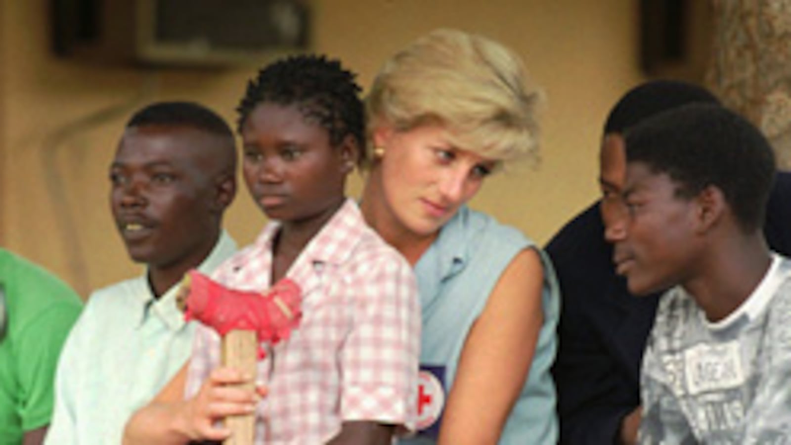 articles/2010/06/06/princess-diana-death-conspiracies-debunking-the-role-of-landmines/gregory-diana-landmine_wviowm