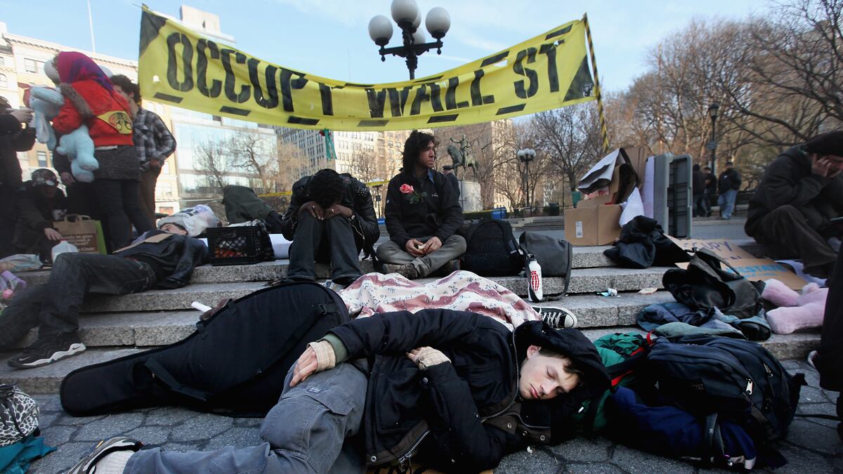 cheats/2012/03/21/nypd-boots-300-occupiers/new-york-police-evict-300-protesters-from-union-square-park-cheat_zn05uc