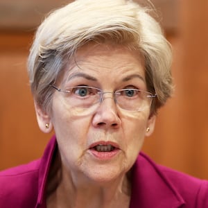 Elizabeth Warren, Iran