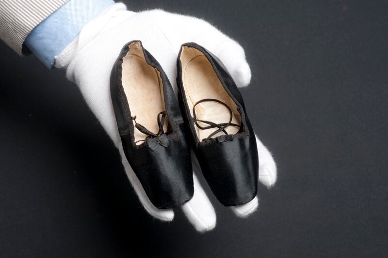 galleries/2013/06/28/bringing-up-royal-baby-infant-regal-gear-through-the-ages-photos/130628-royal-baby-06_soqmhf