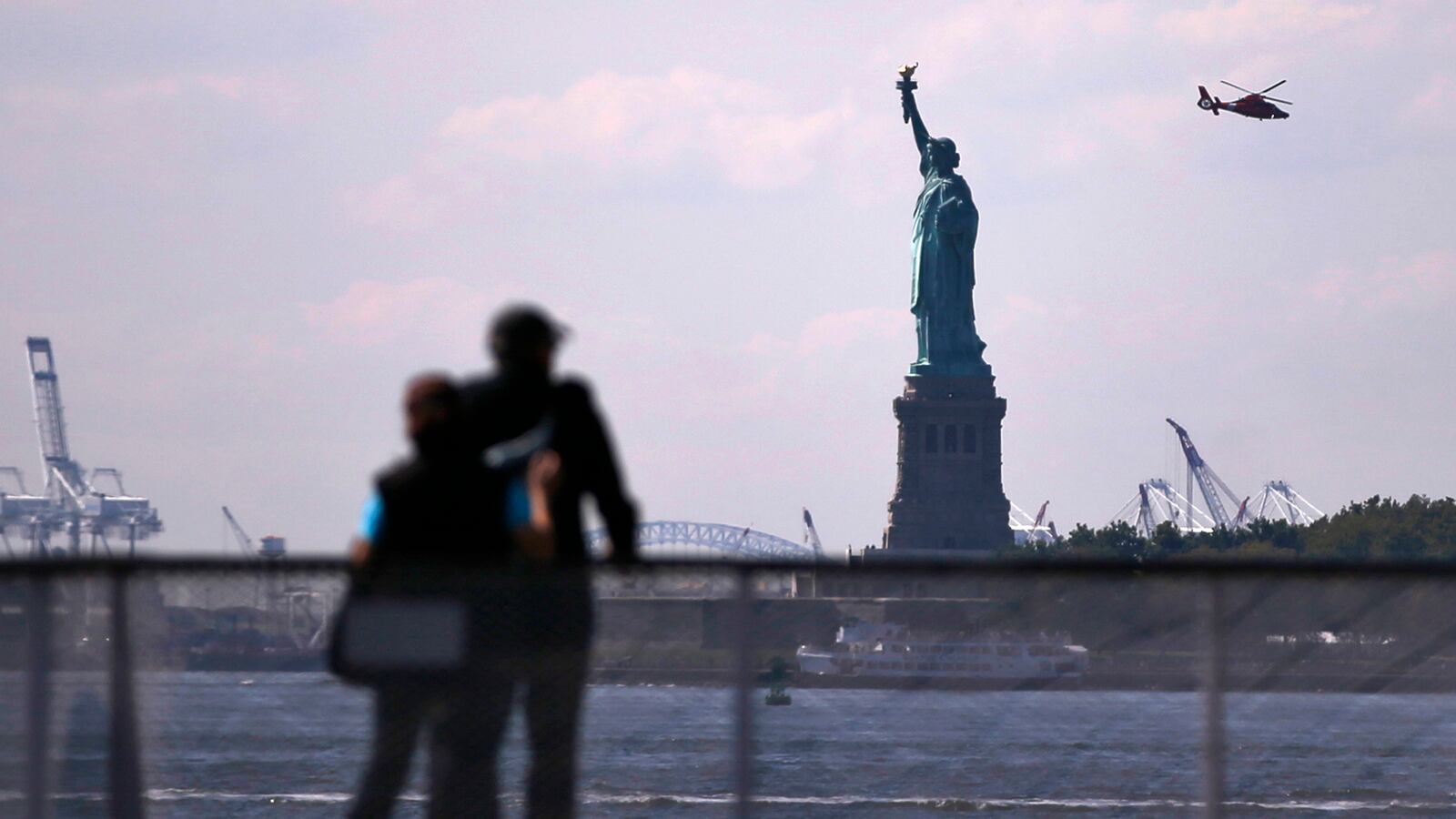 cheats/2013/10/12/statue-of-liberty-other-monuments-to-reopen/131012-statue-of-liberty-cheat_pjhlul