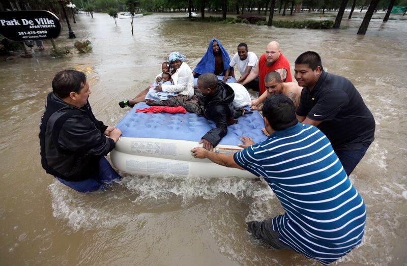 galleries/2016/04/18/houston-s-flood-emergency-photos/160418-houston-flood-gallery-5_nnd8hl