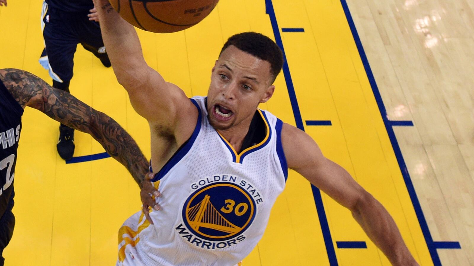 cheats/2016/04/25/steph-curry-mri-grade-1-sprain-out-2-weeks/160413-collins-steph-curry-tease_m3itdo