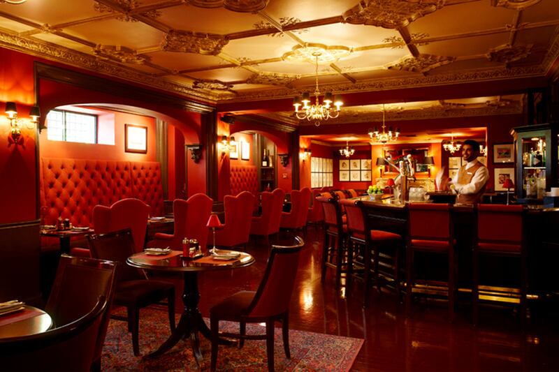 galleries/2016/07/17/the-best-political-drinking-bars/160718-off-the-record-tease_dsfpzm