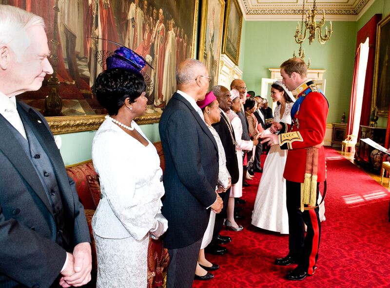 galleries/2011/04/29/royal-wedding-day/royal-wedding-day---greeting-guests_ywzhb8