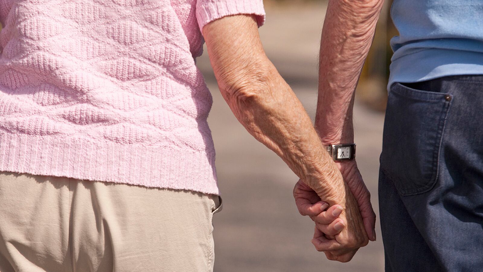 articles/2011/10/29/30-lessons-for-living-life-advice-from-the-oldest-americans/lessons-for-living-cheat_ohhgkv