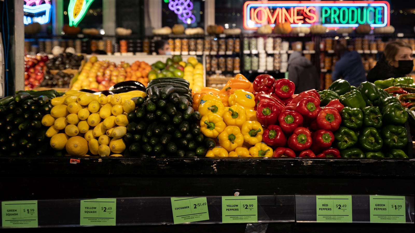 2022-02-20T032406Z_1715657458_RC28NS9D7FTH_RTRMADP_3_USA-ECONOMY-INFLATION_xjwcre