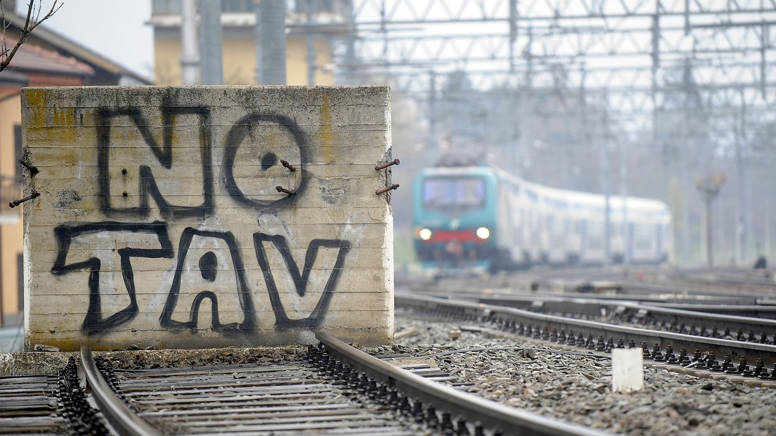 articles/2014/12/28/italy-s-terror-on-the-tracks/141227-nadeau-italy-trains-tease_ue58jj